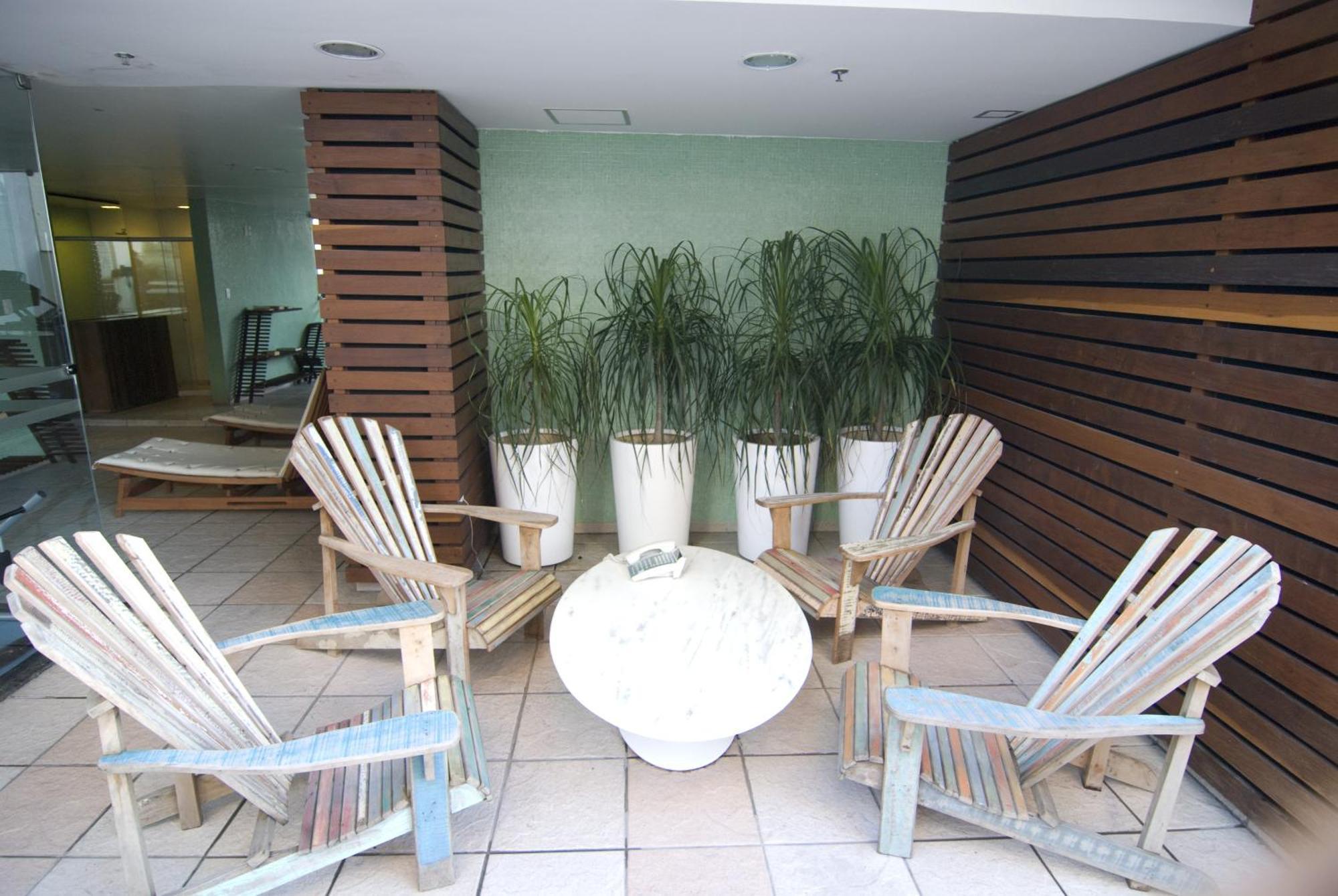 Hotel Luzeiros Fortaleza Exterior photo A small patio